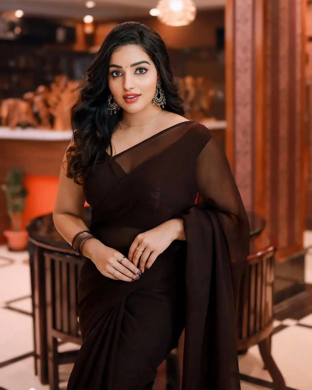 MALAYALAM GIRL MALAVIKA MENON IN BLACK SAREE SLEEVELESS BLOUSE 14